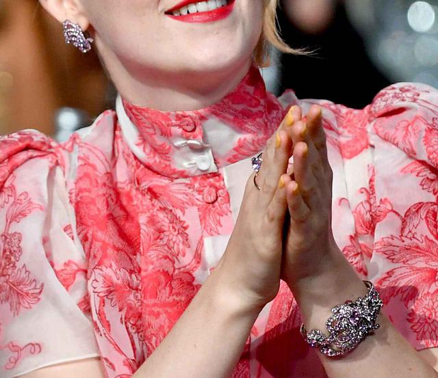 画像3: 注目の女優シアーシャ・ローナン、日本発NIWAKAのジュエリー愛用