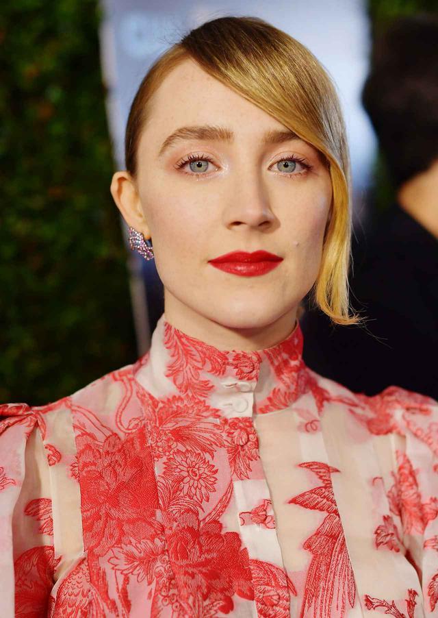 画像2: 注目の女優シアーシャ・ローナン、日本発NIWAKAのジュエリー愛用
