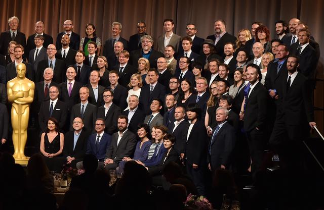 画像: 演技賞をすべて白人が独占した2015年アカデミー賞の受賞候補者ランチでは、有色人種の少なさが目に見えてわかった。