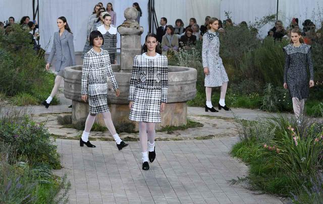 画像1: シャネルの2020年春夏コレクションが開催
