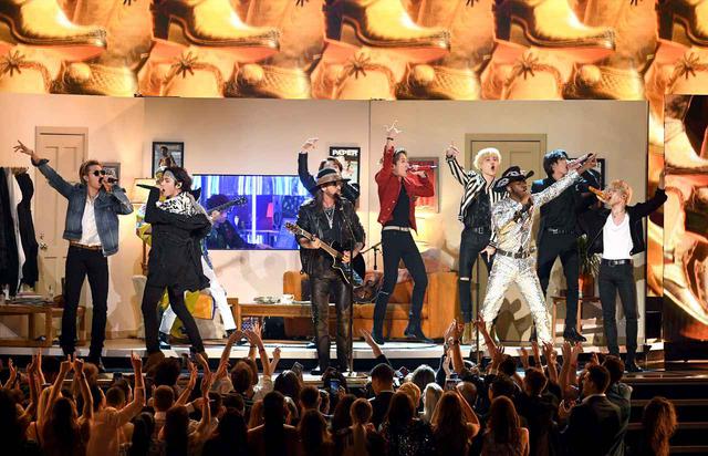 画像: リル・ナズ・XとBTSが多様性を表現