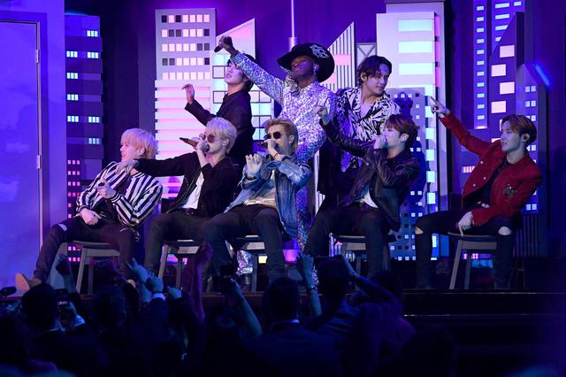 画像4: リル・ナズ・X、ビリー・レイ・サイラス、BTSらがコラボステージ