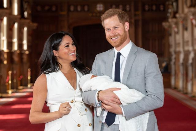 画像: ヘンリー王子とベアトリス王女、幼い頃の思い出