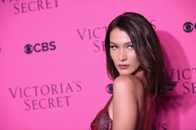 画像: ベラ・ハディッドが水原希子の投稿にコメント