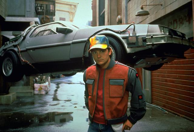 画像: 映画『バック・トゥ・ザ・フューチャー PART2』より ©AMBLIN/UNIVERSAL / Album/Newscom