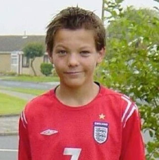 画像: サッカーも大好きという活発な少年だった。©Louis Tomlinson