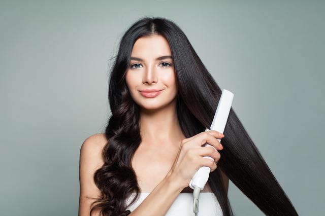 画像: NG行為2.ヘアアイロン・コテを使う