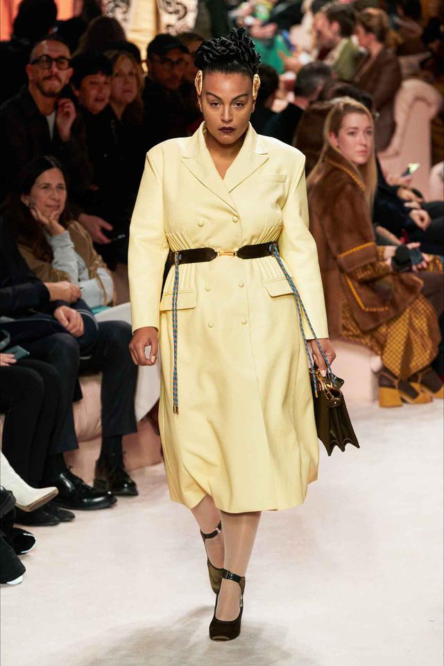 画像3: フェンディのコレクションに初めてプラスサイズモデル