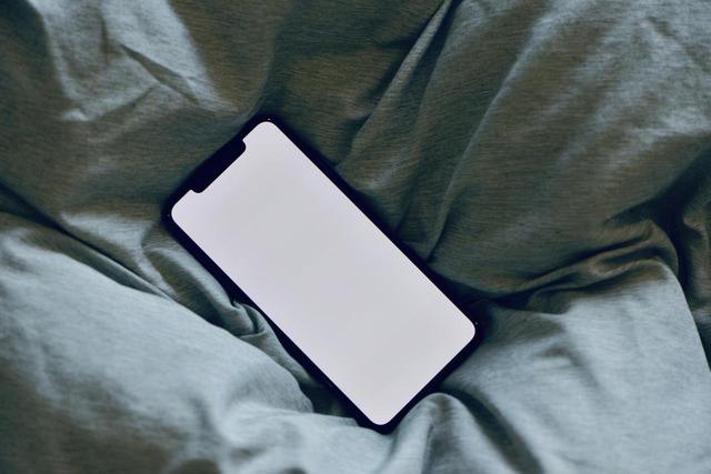画像: 世界各国でスマホ自体が発火する事件も