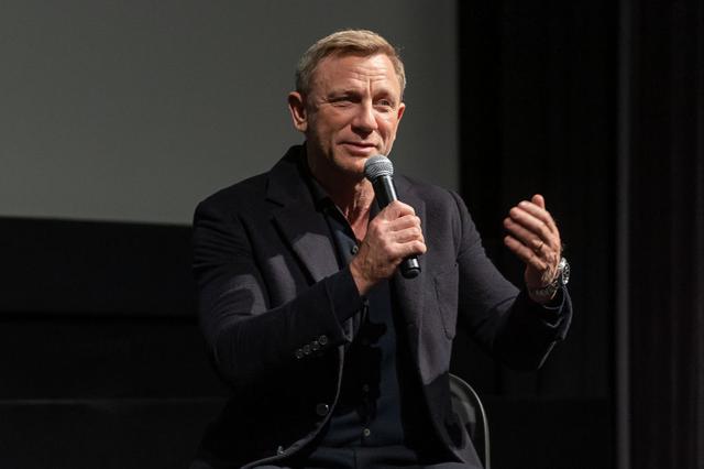 画像1: 『007』仕様のケーキににっこり