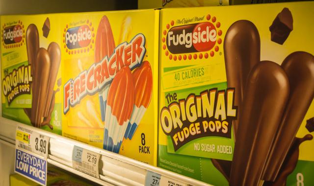 画像: ニコラス・ケイジ邸に不法侵入した男が食べていたのは、この「Fudgsicle」のチョコ味。