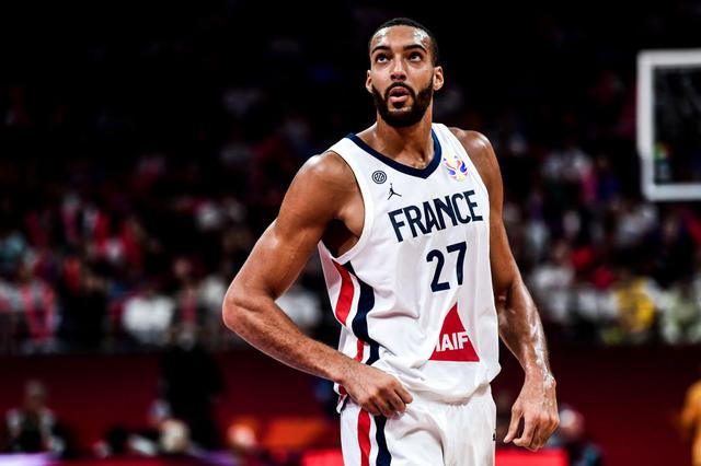 画像: ヨーロッパでもスタープレーヤーとして知られるゴベール選手は2019年に開催されたFIBAバスケットボール・ワールドカップでは母国フランスの代表チームの一員として活躍した。