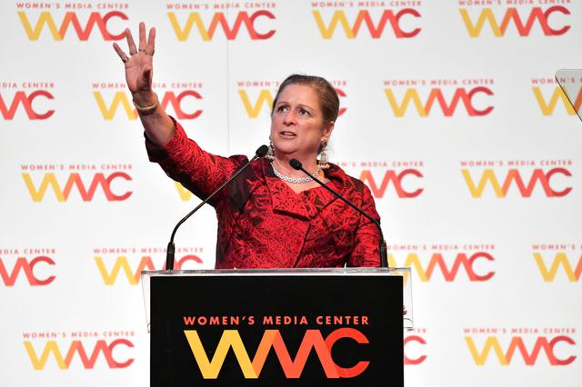 画像: アビゲイル・ディズニー。活動家である彼女は、これまでにもディズニー・リゾ―トの現経営陣の運営体制やキャストと呼ばれるパーク従業員たちの労働条件の改善について意見を述べたことがある。