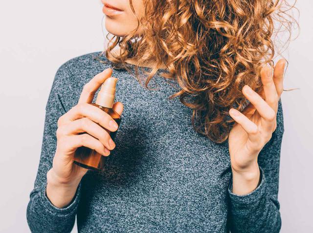 画像: 3.ヘアオイルで保湿、保護