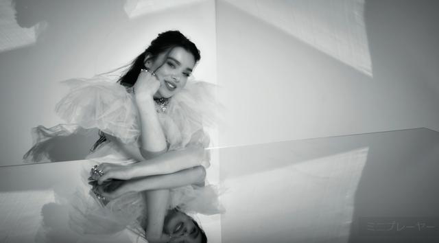 画像: 「I Love You's」ミュージックビデオより