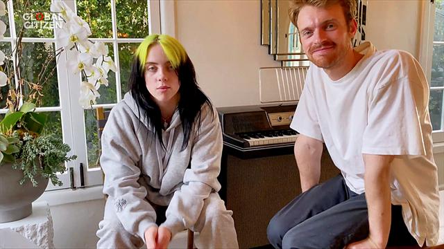 画像: 先日、ワン・ワールド:トゥギャザー・アット・ホーム(One World: Together at Home)でもパフォーマンスを披露していたビリーとフィニアス。