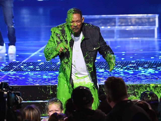 画像: 2019年のキッズ・チョイス・アワードでスライムまみれになったウィル・スミス。