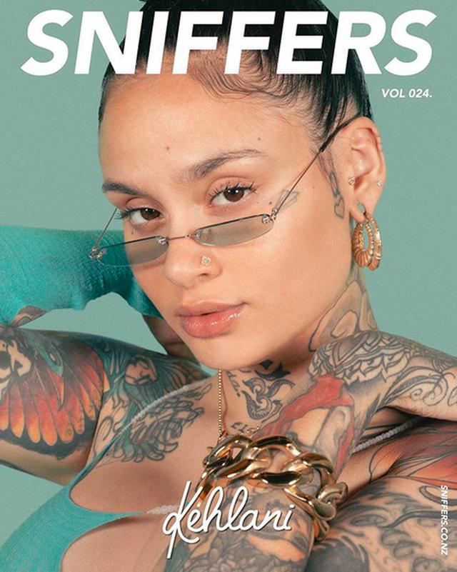 画像: 自宅で撮影した写真を提供して、雑誌の最新号の表紙にも登場。