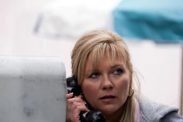 画像3: 『ビカミング・ア・ゴッド』低収入・貯金ゼロ「負け女」に捧げる女性のサバイバルドラマ