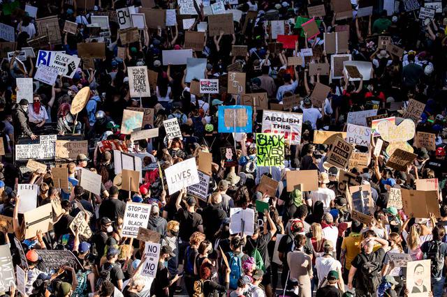 画像2: 全米各地で「Black Lives Matter」を訴える抗議デモ