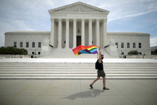 画像: 「職場でのLGBTQ+差別は違法」