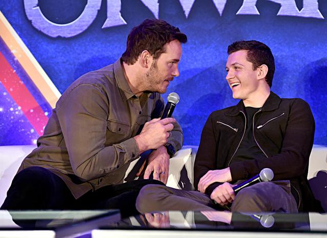 画像: 『ガーディアンズ・オブ・ギャラクシー』スター・ロード役のクリス・プラットとトム・ホランド。