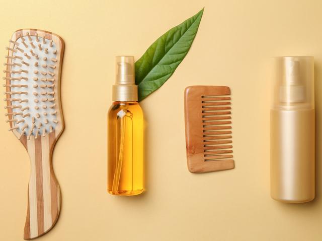 画像: ヘアオイルで髪のうねりやパサつきをカバー