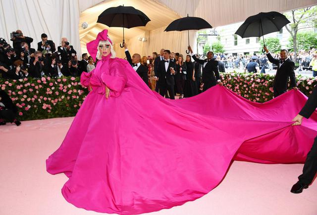 画像: 2019年のメットガラより。ホストの1人を務めたシンガーのレディー・ガガ。