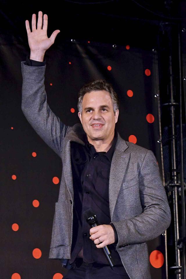 画像: マーク・ラファロ、マスクでアベンジャーズ愛炸裂