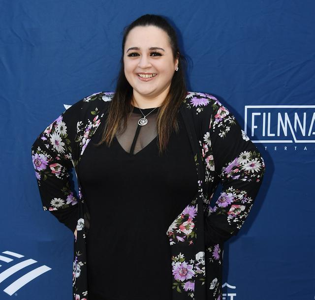 画像: ニッキー・ブロンスキー。映画『ヘアスプレー』の共演者にはジョン・トラボルタ、ザック・エフロン、アマンダ・バインズといった錚々たる役者たちが顔をそろえた。