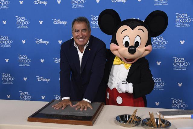 画像: 「ライアンはゲイ」とケニー・オルテガ監督