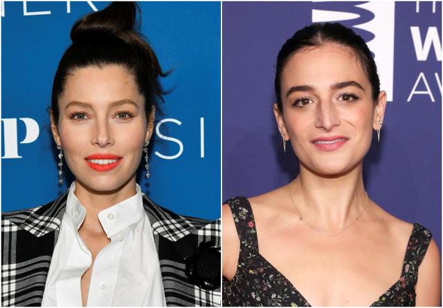 画像: 左:ジェシカ・ビール、右:ジェニー・スレイト