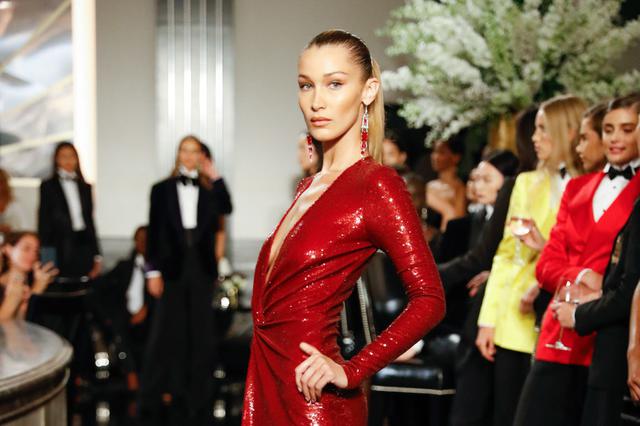 画像: インスタグラムがベラ・ハディッドの投稿を強制削除
