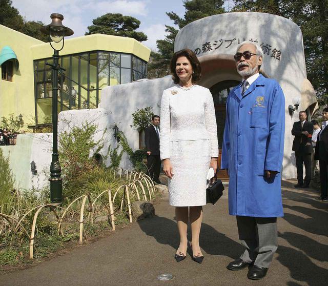 画像: 来日時にジブリ美術館を訪れたスウェーデンのシルヴィア王妃と宮崎監督。(2007年撮影)