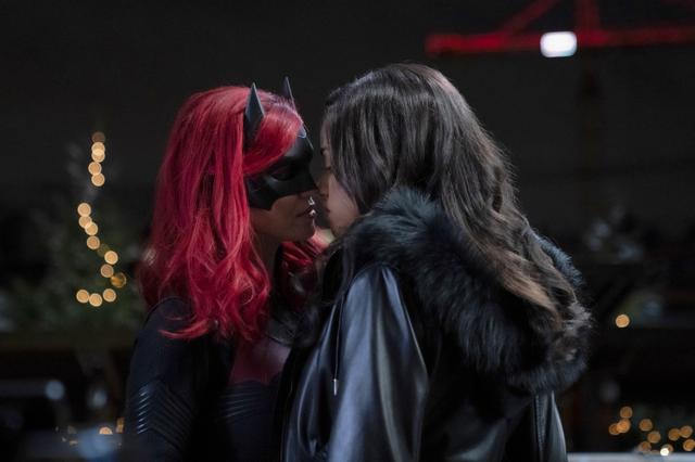 画像6: BATWOMAN TM & © DC. © 2020 Warner Bros. Entertainment Inc. All rights reserved. 『BATWOMAN/バットウーマン』<シーズン1>8/19からDVDレンタル&配信スタート