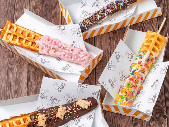 画像: 22cmのロングワッフル!「スティッキー ワッフルズ」が広島にオープン