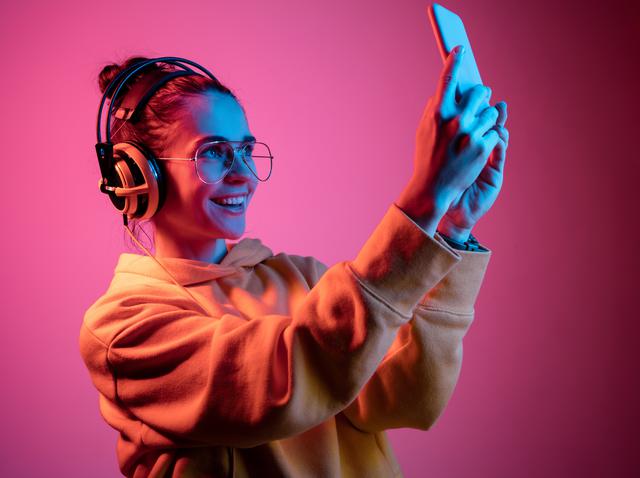画像: TikTokのスターが立ち上げたコスメブランドとは?