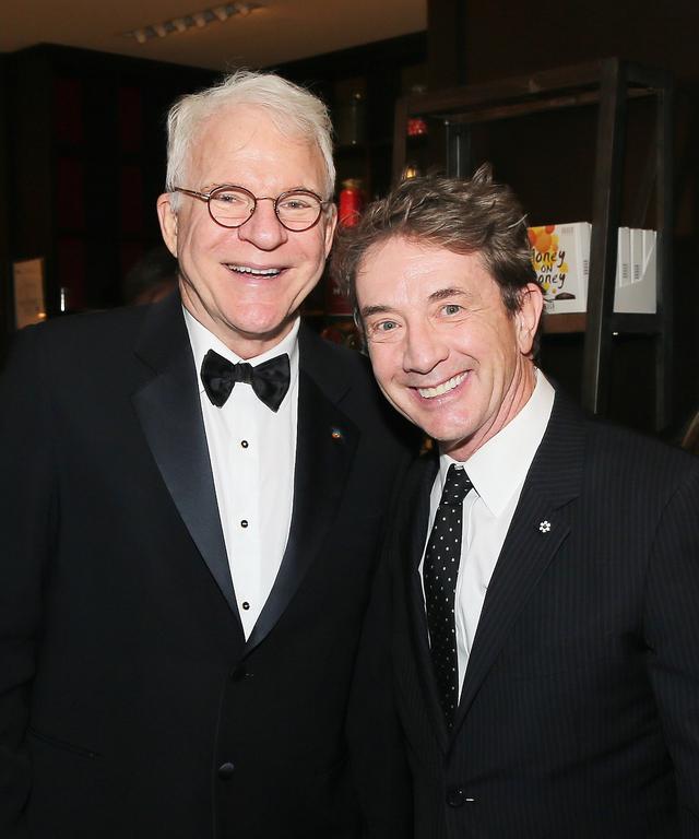 画像: スティーヴ・マーティンとマーティン・ショート。過去に何度も共演しているほか、2018年にNetflixで配信がスタートしたコメディ・スペシャル番組『スティーヴ&マーティンの一生忘れちゃう夜』でも共演。さらに一緒にコメディーショーを行なってアメリカ国内をツアーしたほか、プライベートでもとても仲が良いことで知られている。