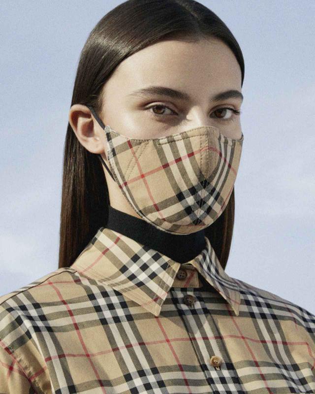 画像2: バーバリーのチェックマスクがオシャレ