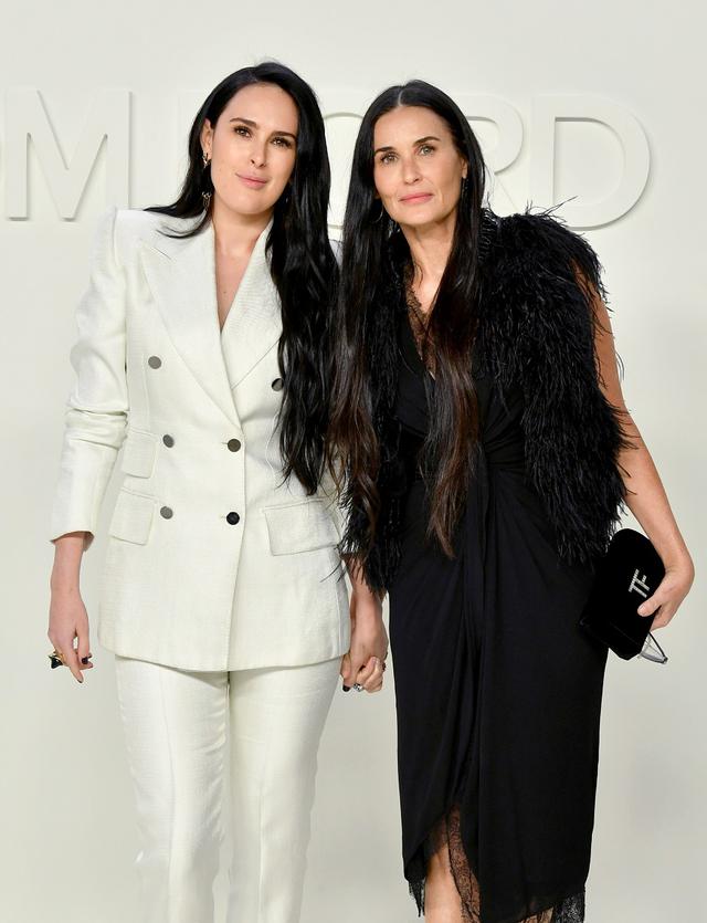 画像: ルーマーと母のデミ・ムーア。ブルースとデミにはルーマーのほかにも娘が2人おり、離婚後もとても友好的な関係を築いていることで有名。
