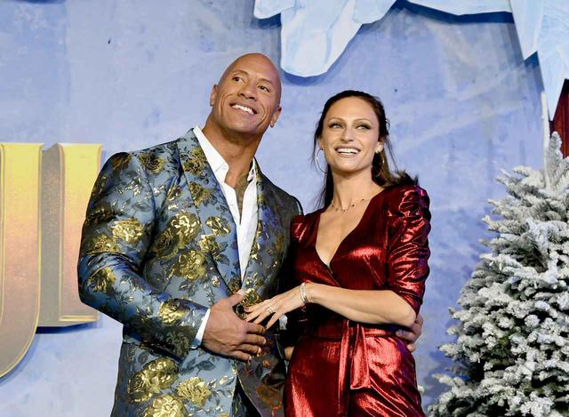 画像: ドウェイン・ジョンソンと妻のローレン・ハシアン。