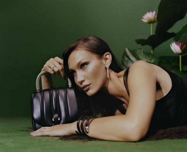 画像5: ベラ・ハディッドが「AMBUSH X BVLGARI」コレクションの顔に