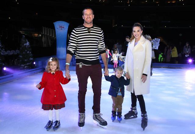 画像: 元妻のエリザベス・チェンバースと娘のハーパー・グレイスちゃん、息子のフォード・ダグラス・アーマンド君。