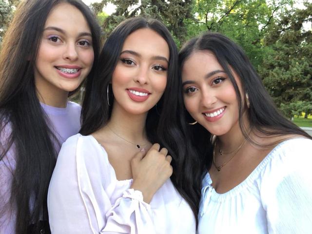 画像: フォージア(中央)のマネージャーを務める姉(右)もキレイな美人姉妹!