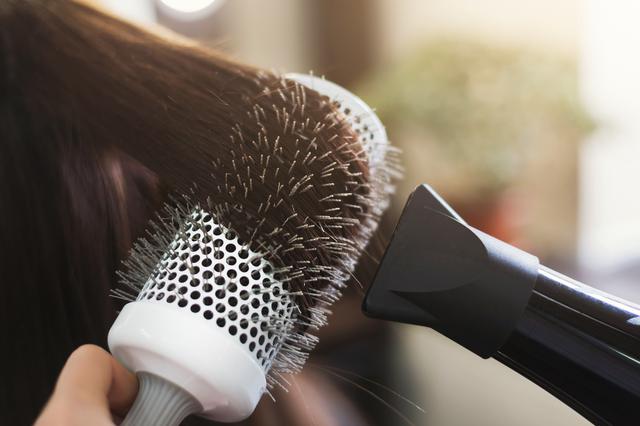 画像: ゼンデイヤのアップヘアのつくりかた