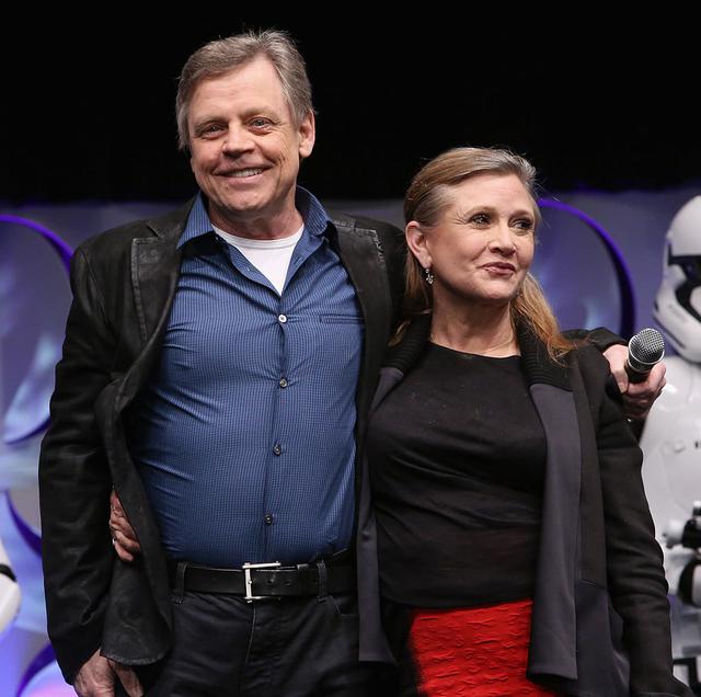 画像: マークとキャリー。2015年に行なわれたイベント『スター・ウォーズ・セレブレーション』にて。