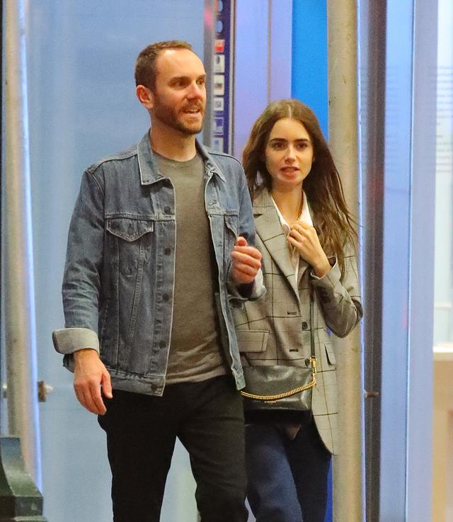 画像: 恋人チャーリー・マクダウェルと婚約したて!