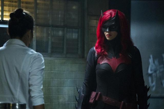 画像1: BATWOMAN TM & © DC. © 2020 Warner Bros. Entertainment Inc. All rights reserved. 『BATWOMAN/バットウーマン』<シーズン1>8/19からDVDレンタル&配信スタート