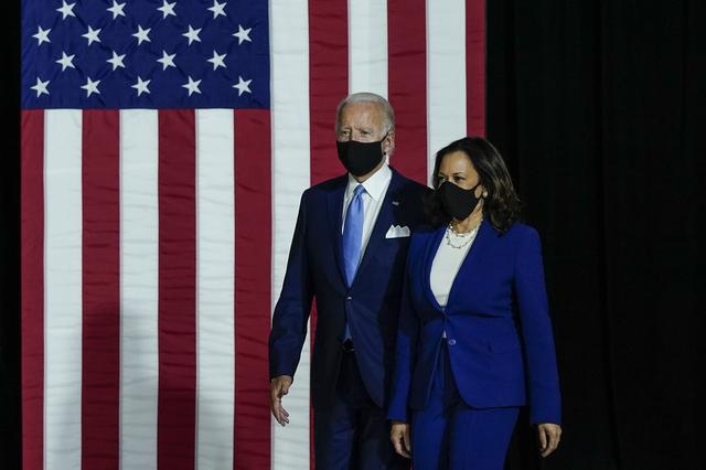 画像: 民主党のバイデン大統領候補と、ハリス副大統領候補。