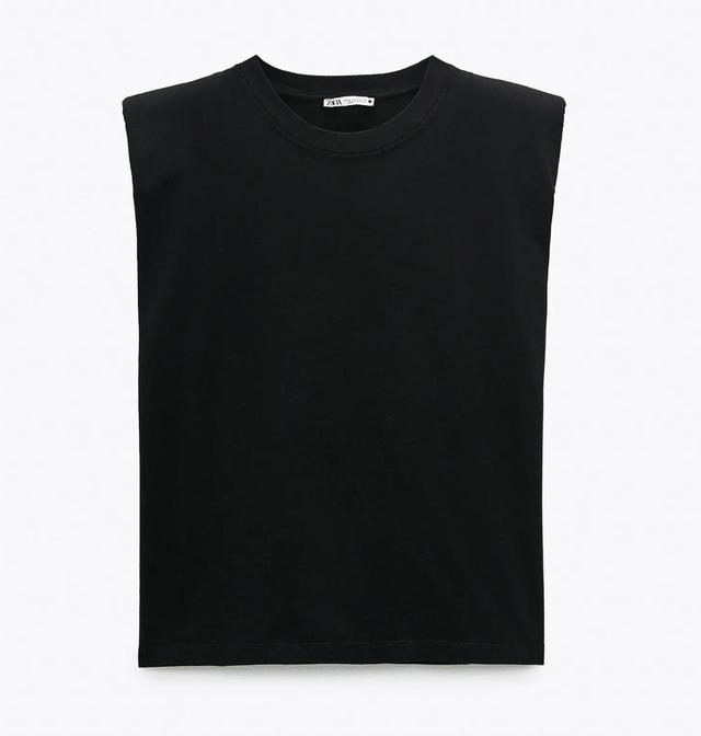 画像: T-SHIRT WITH SHOULDER PADS Photo:©︎ZARA